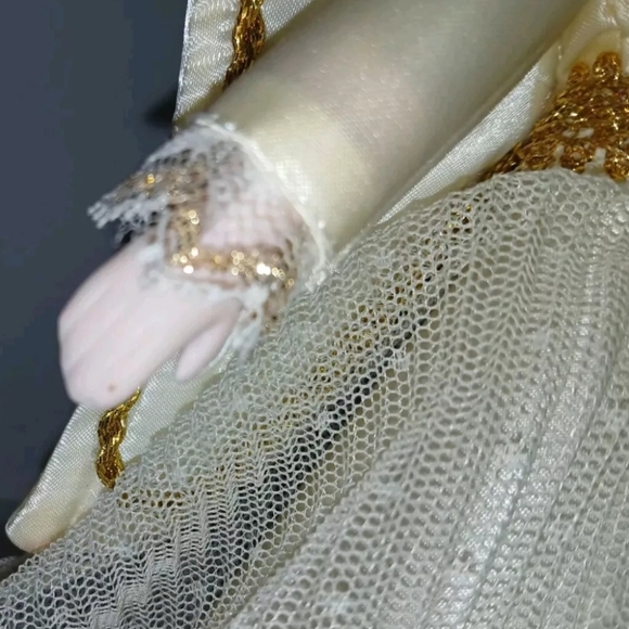 Vintage Sears Angel Tree Topper Christmas  Porcelain Head Hands Gold Trim Box - Picture 12 of 15